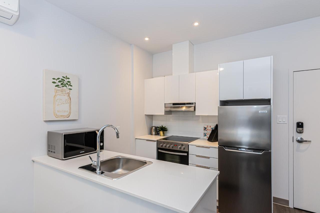 New And Perfectly Located 1 Bedroom Apartment By Den Stays Montreal Exterior photo